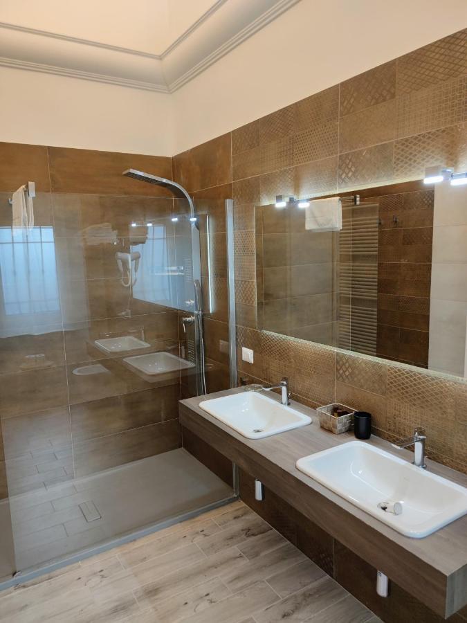 Christy Suite Elegante Appartamento Nel Centro Storico Di Anzio Exterior photo