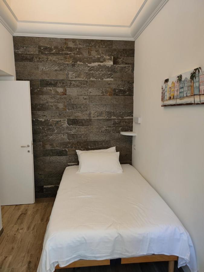 Christy Suite Elegante Appartamento Nel Centro Storico Di Anzio Exterior photo